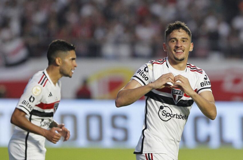  São Paulo vence Internacional por 2 a 0 e sobe para o G4 do Brasileirão