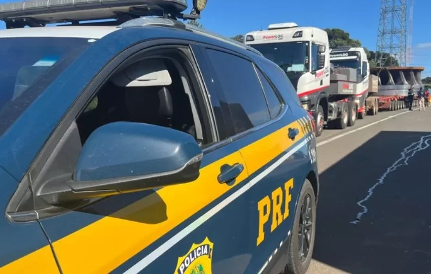  PRF esta fazendo escolta de peça gigante nas rodovias do Paraná