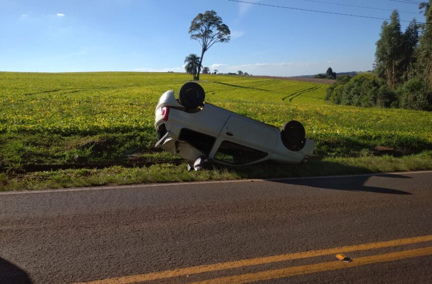  Veículo capota após condutora passar mal e perder o controle da direção na PR 281