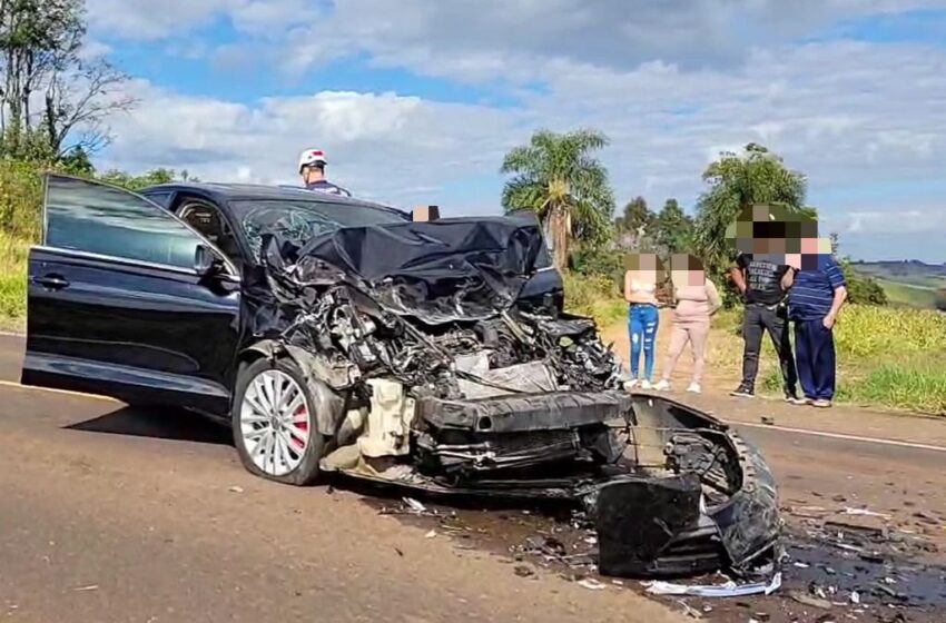  Homem e criança sofrem ferimentos após acidente envolvendo dois veículos na PR 281