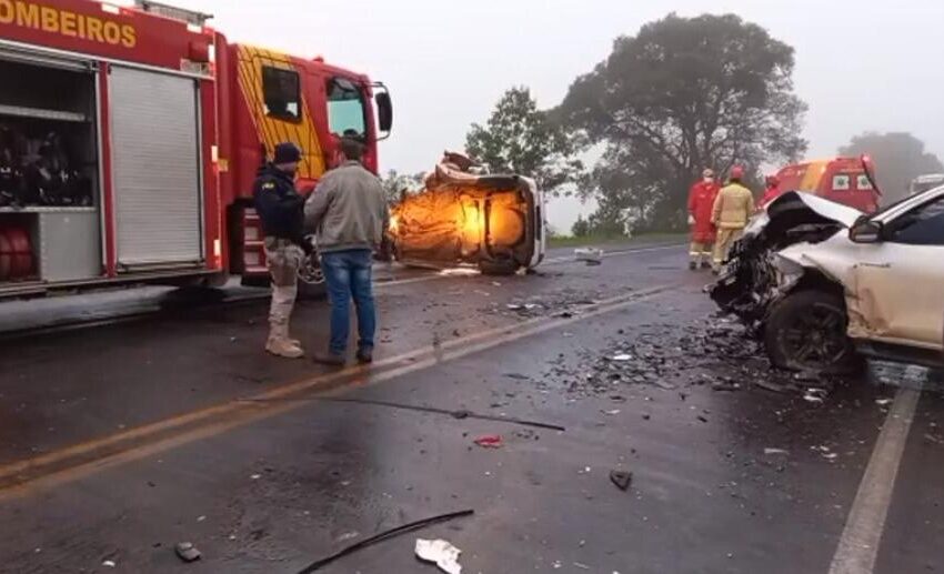  Grave acidente envolvendo três veículos deixa uma pessoa em óbito na BR-373