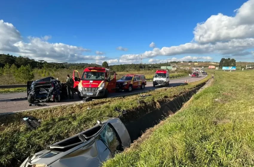  Grave acidente envolvendo seis veículos deixa quatro pessoas feridas na BR 277