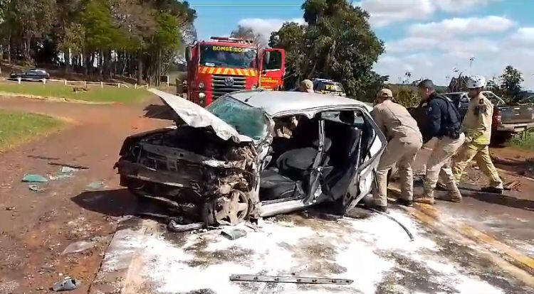  Colisão envolvendo carro e caminhonete deixa duas pessoas feridas na BR-158