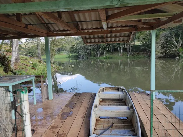  Três pessoas morrem afogadas depois de bote virar em represa de chácara no Paraná