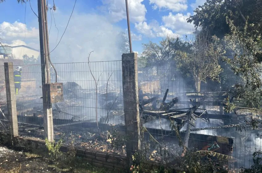  Corpo de Bombeiros é acionado para atender incêndio em residência