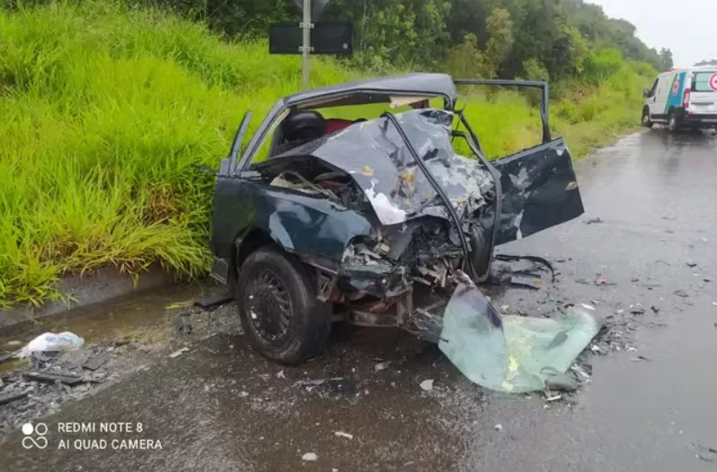 Colisão Frontal Entre Dois Veículos Deixa Casal E Criança Mortos Na Br 277 Pato Branco Agora 