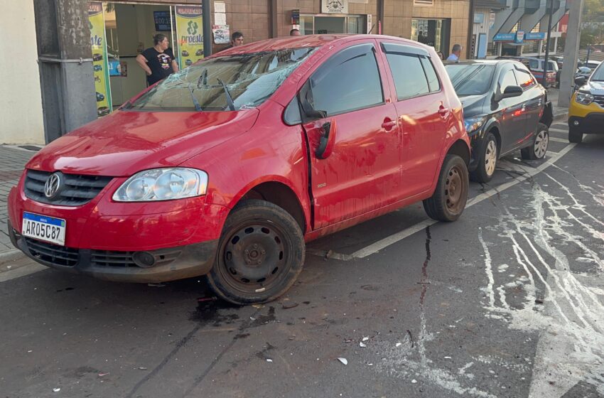  Colisão entre dois veiculos é registrada na Avenida Tupi