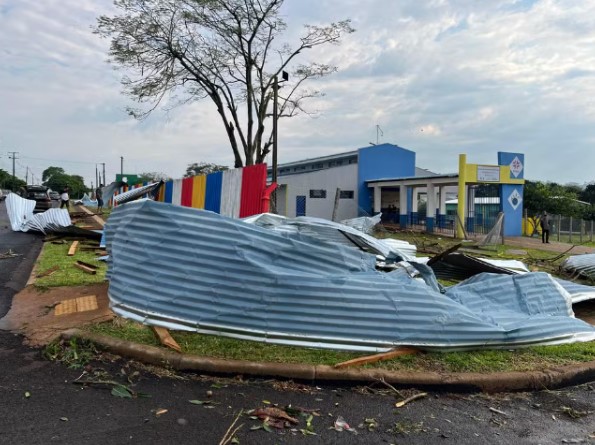  Instituto Nacional de Meteorologia amplia alertas de tempestade com ventos de até 100 km/h para cidades do PR