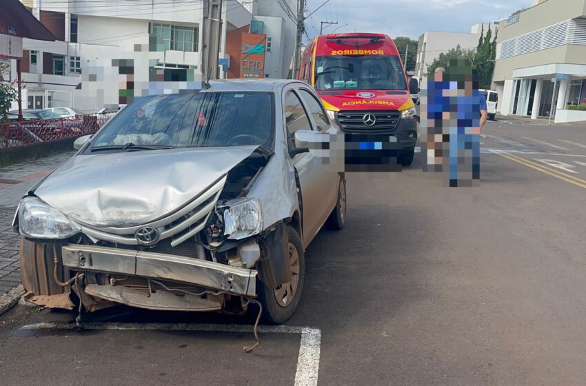  Colisão entre carro e camionete é registrada no centro de Pato Branco