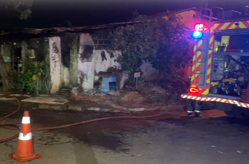  Fogo de churrasqueira acaba incendiando residência no Paraná