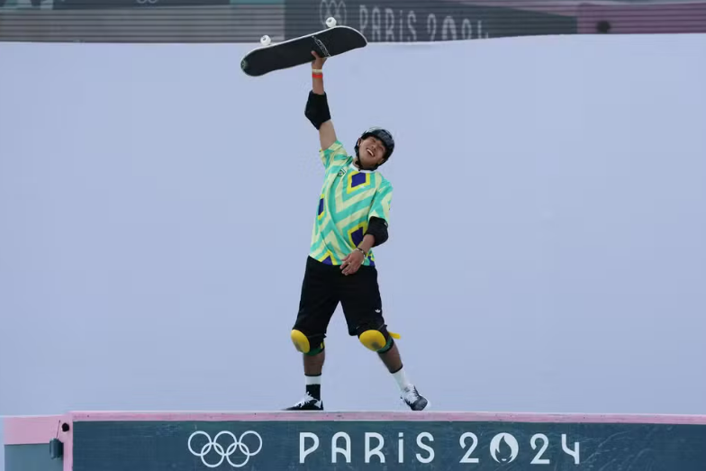  Augusto Akio conquista bronze no skate park nas Olimpíadas de Paris