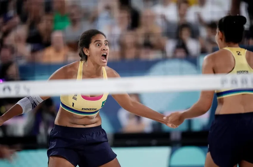  Brasileiras Duda e Ana conseguem vaga nas quartas de final no torneio de vôlei de praia em Paris