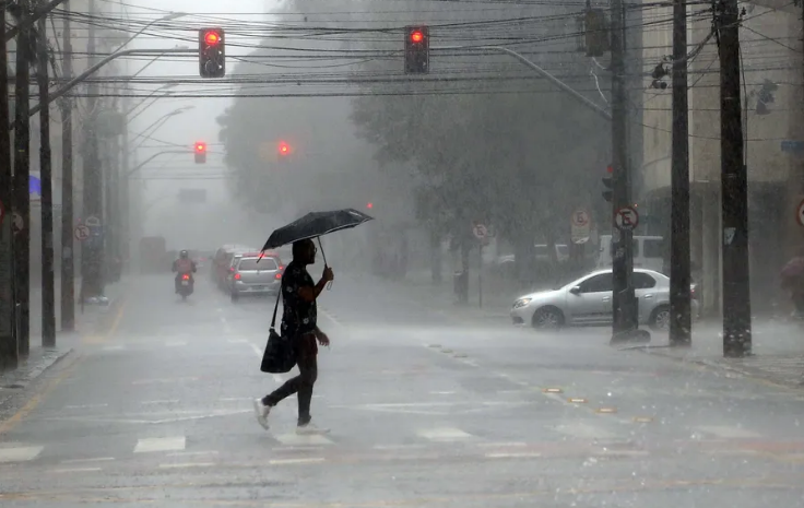  Alerta de tempestade indica risco de ventos superiores a 100 km/h para 26 municípios do Paraná; veja quais