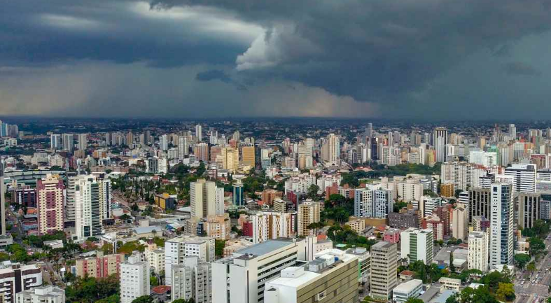  Nova frente fria pode causar chuvas no Paraná; confira regiões afetadas por ela