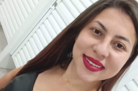 Mãe de três filhos é encontrada morta dentro de casa com ferimentos causados por arma branca