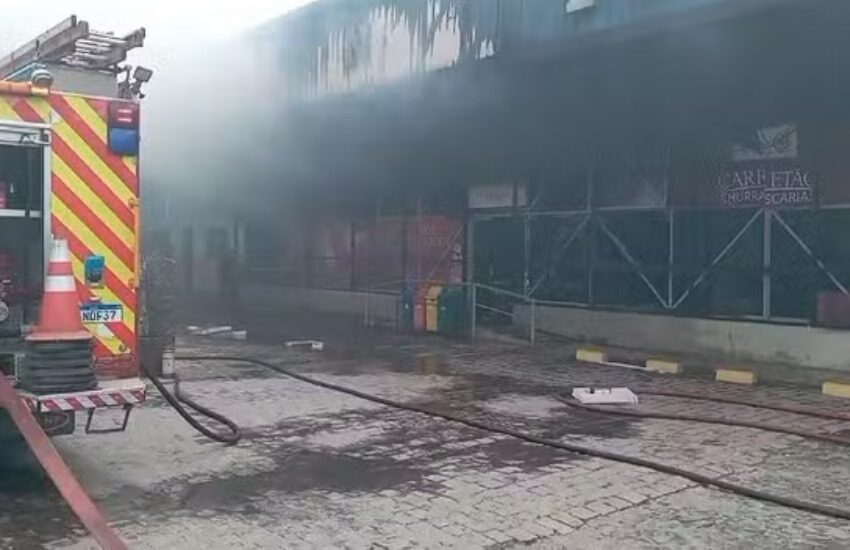  Incêndio destrói restaurante em posto de combustíveis na BR-376