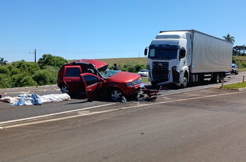  Uma pessoa morre e quatro ficam em estado grave após colisão entre carro e caminhão na BR 280