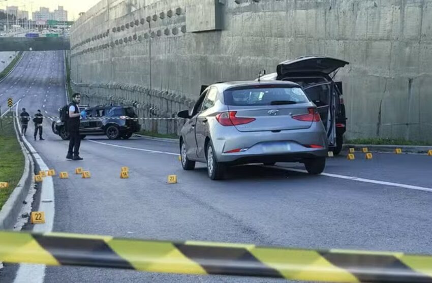  Suspeitos em carro roubado são mortos após perseguição e troca de tiros com a polícia