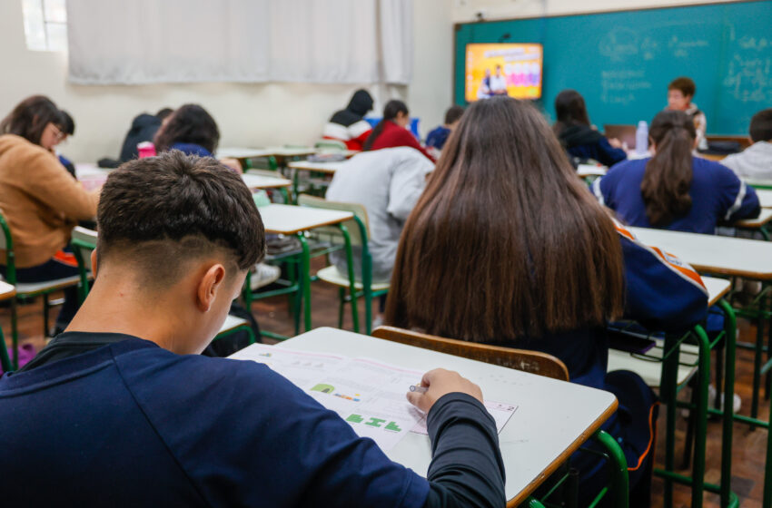  Programa Parceiro da Escola recebe aprovação de 75% dos paranaenses, aponta pesquisa