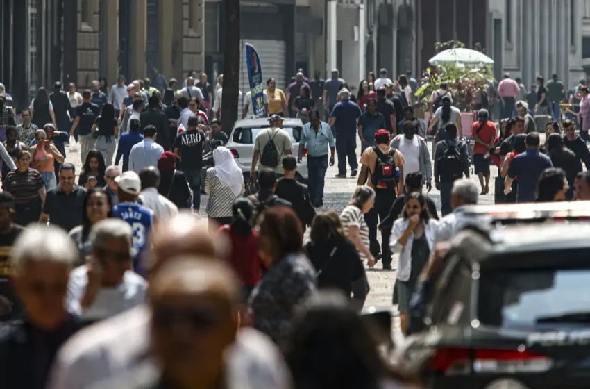  Pobreza no Brasil atinge menor nível desde 2012, aponta IBGE